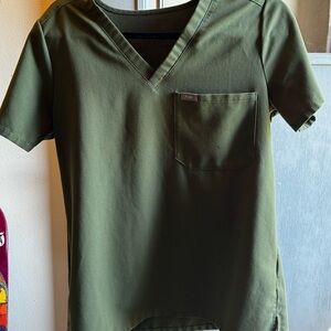 FIGS CATARINA ONE POCKET SCRUB TOP